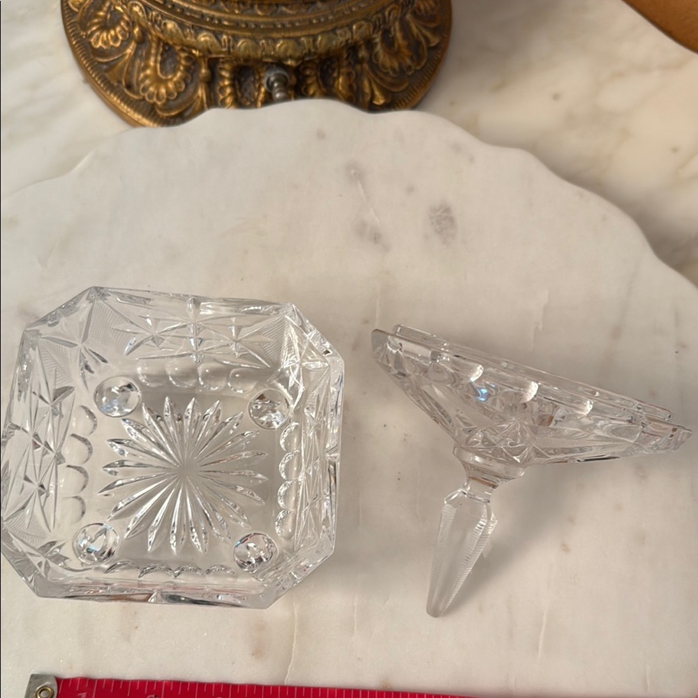 Elegant Vintage Clear Crystal Candy Dish/Bonbonniere bowl with Lid - Picture 4 of 8